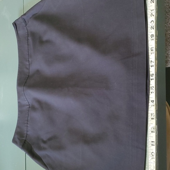ANN TAYLOR. black skirt, 2 front pockets. Back zipper. Size 10.‎ good used cond. - Picture 2 of 9